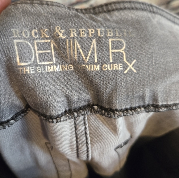 Rock & Republic Pull On Fever Crop - Picture 4 of 6